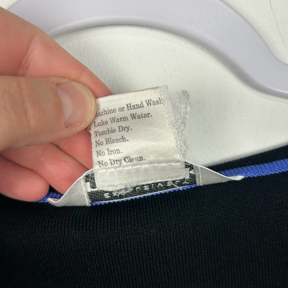 Exclusively Misook Black Blue V-Neck Sleeveless Blouse Size Large - Picture 3 of 5